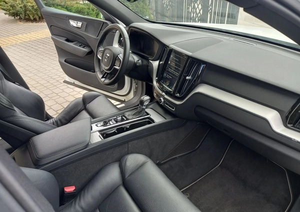 Volvo XC 60 cena 139900 przebieg: 98000, rok produkcji 2019 z Warszawa małe 781